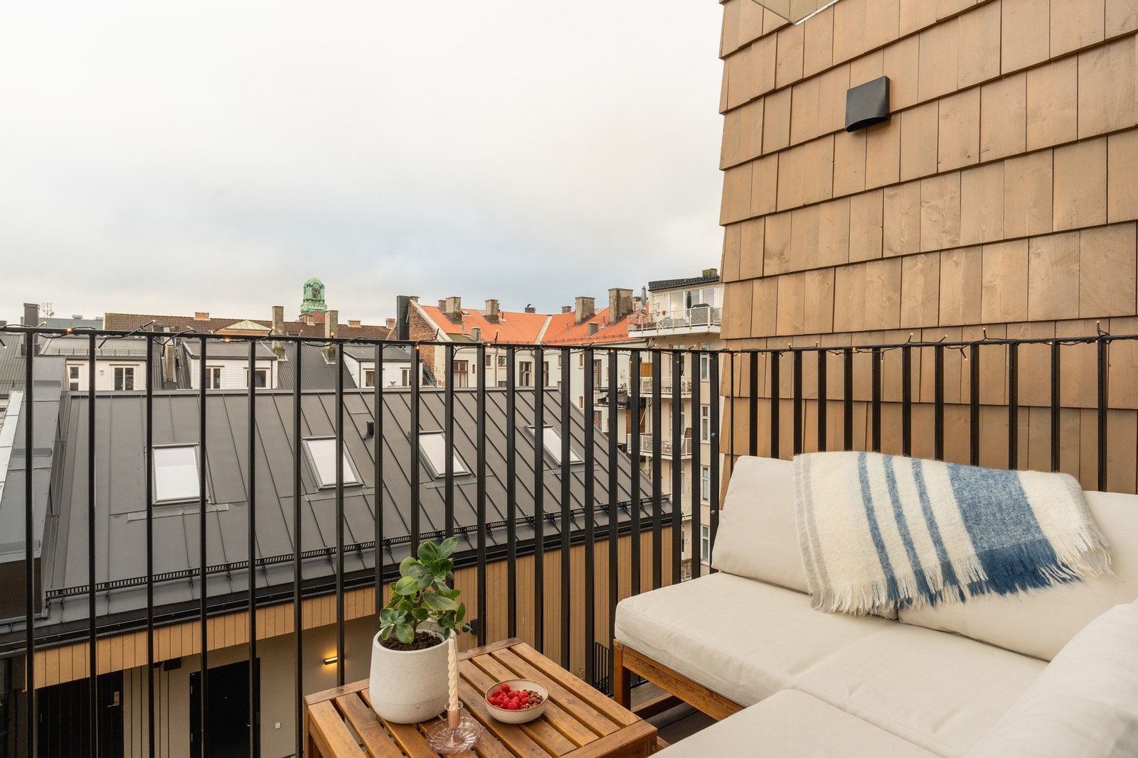 Balkongen er 4 kvm og har lite innsyn. Galleribilde