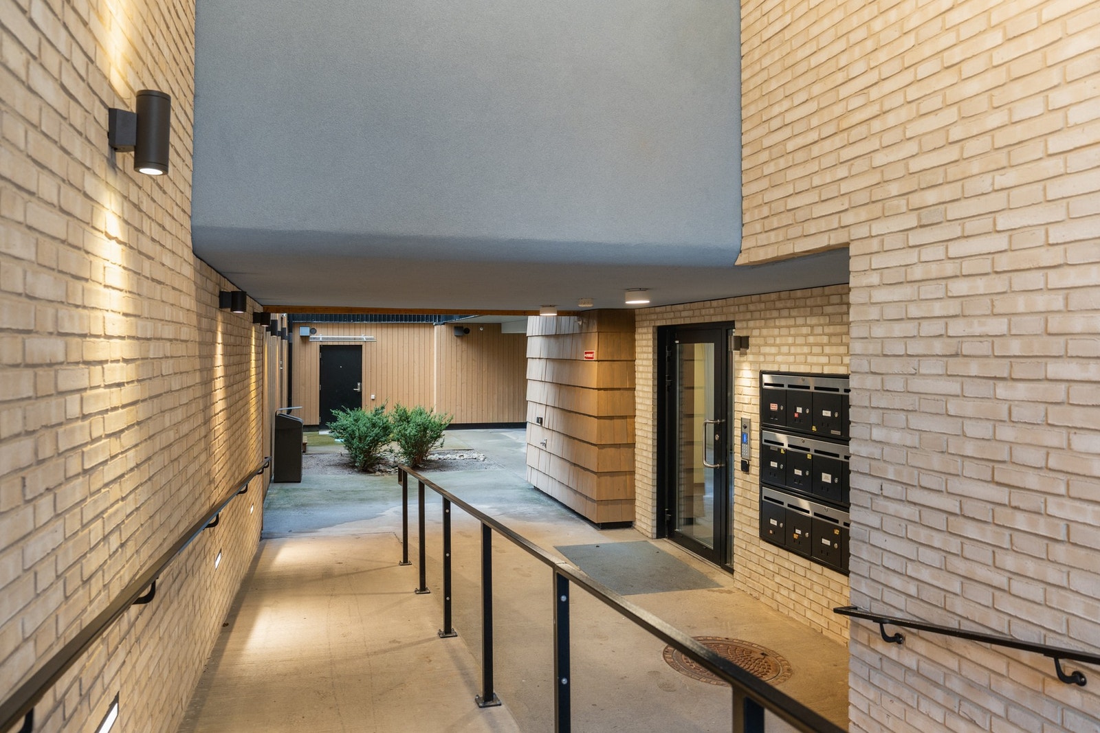 Inngangsparti. Galleribilde