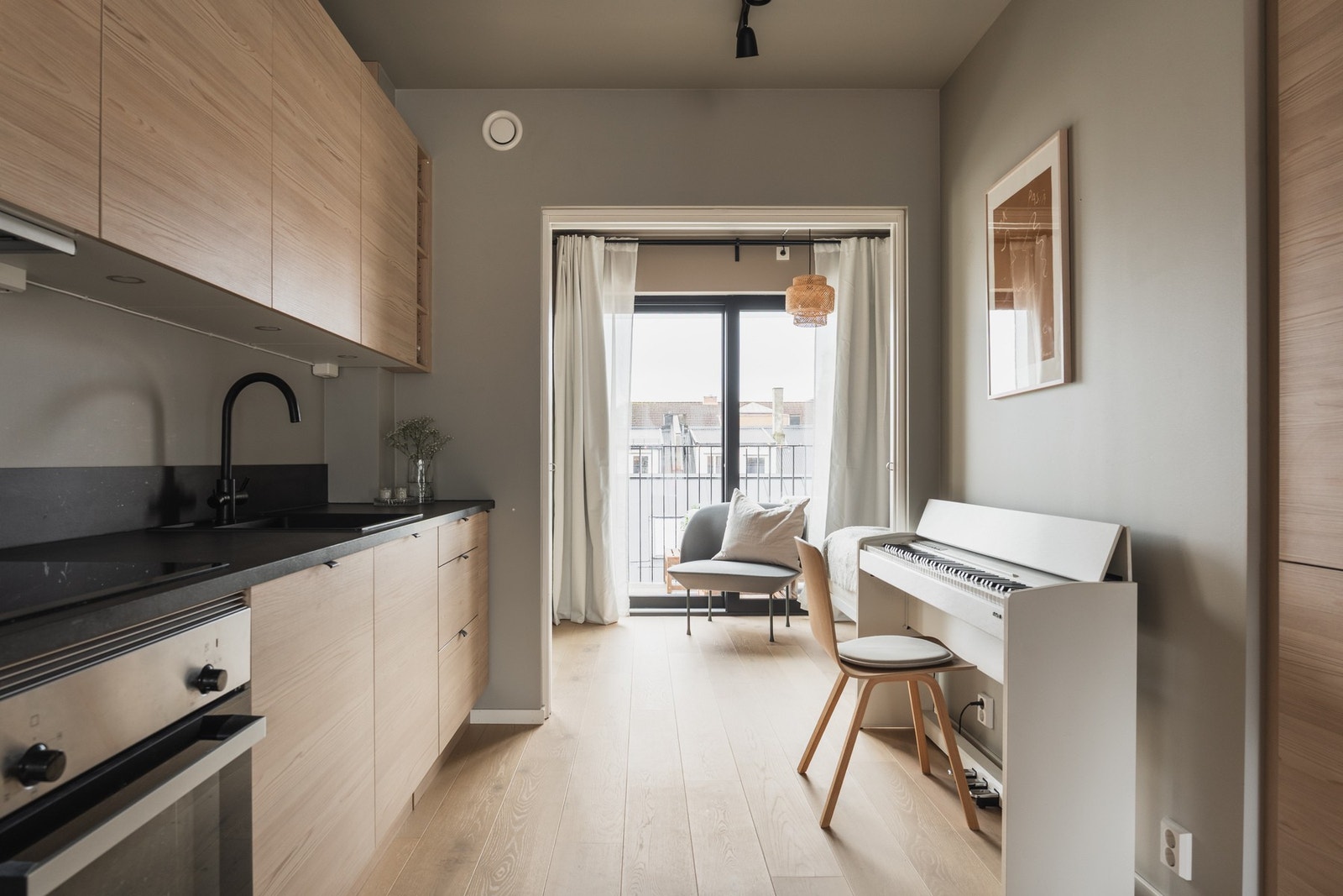 Integrerte hvitevarer medfølger handelen. Galleribilde