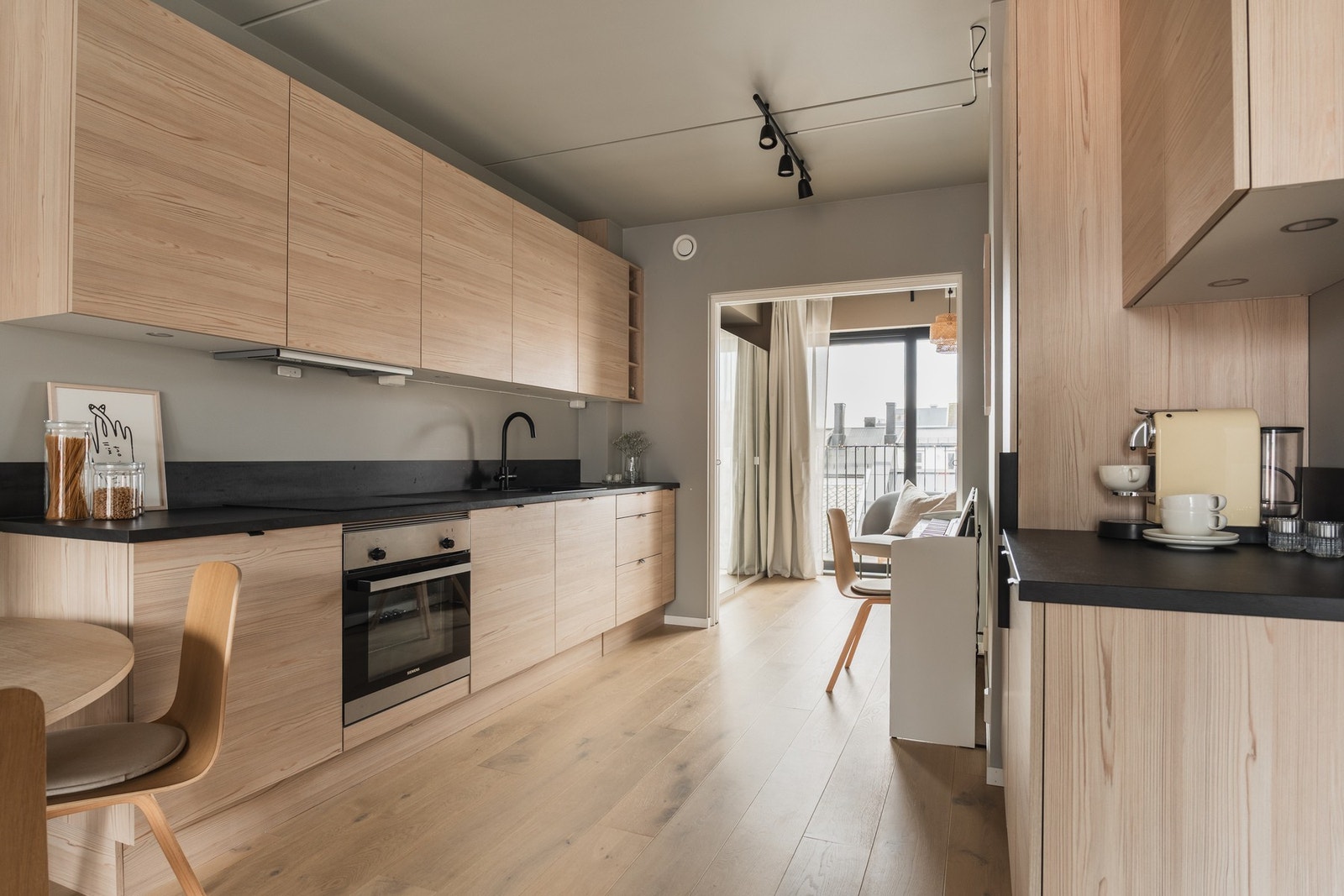 Kjøkkenet er av kvalitetsmerket HTH og er fra byggeår (2023). Galleribilde