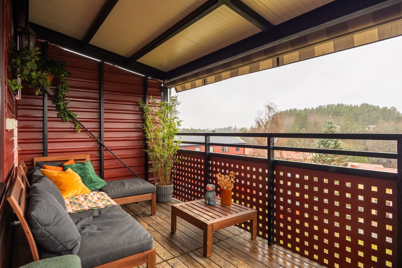 Leiligheten ligger fint til i 3. etasje, skjermet uten innsyn. Galleribilde