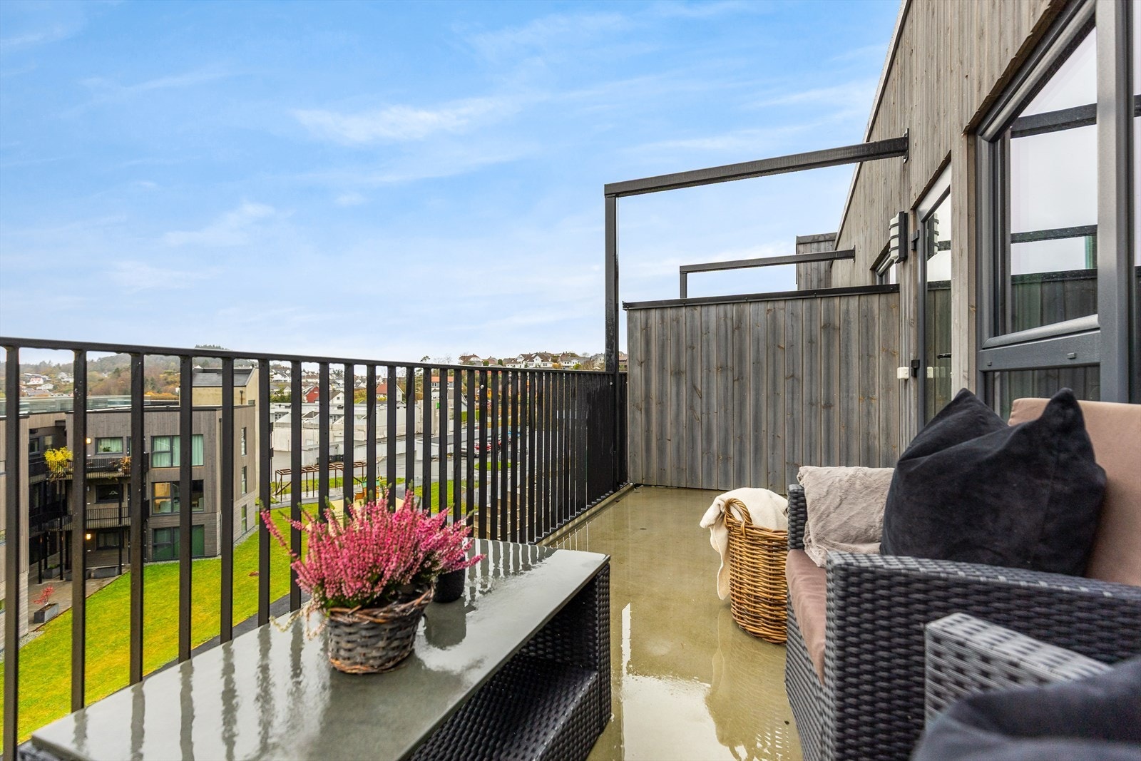 Solrik balkong i 3.etasje Galleribilde