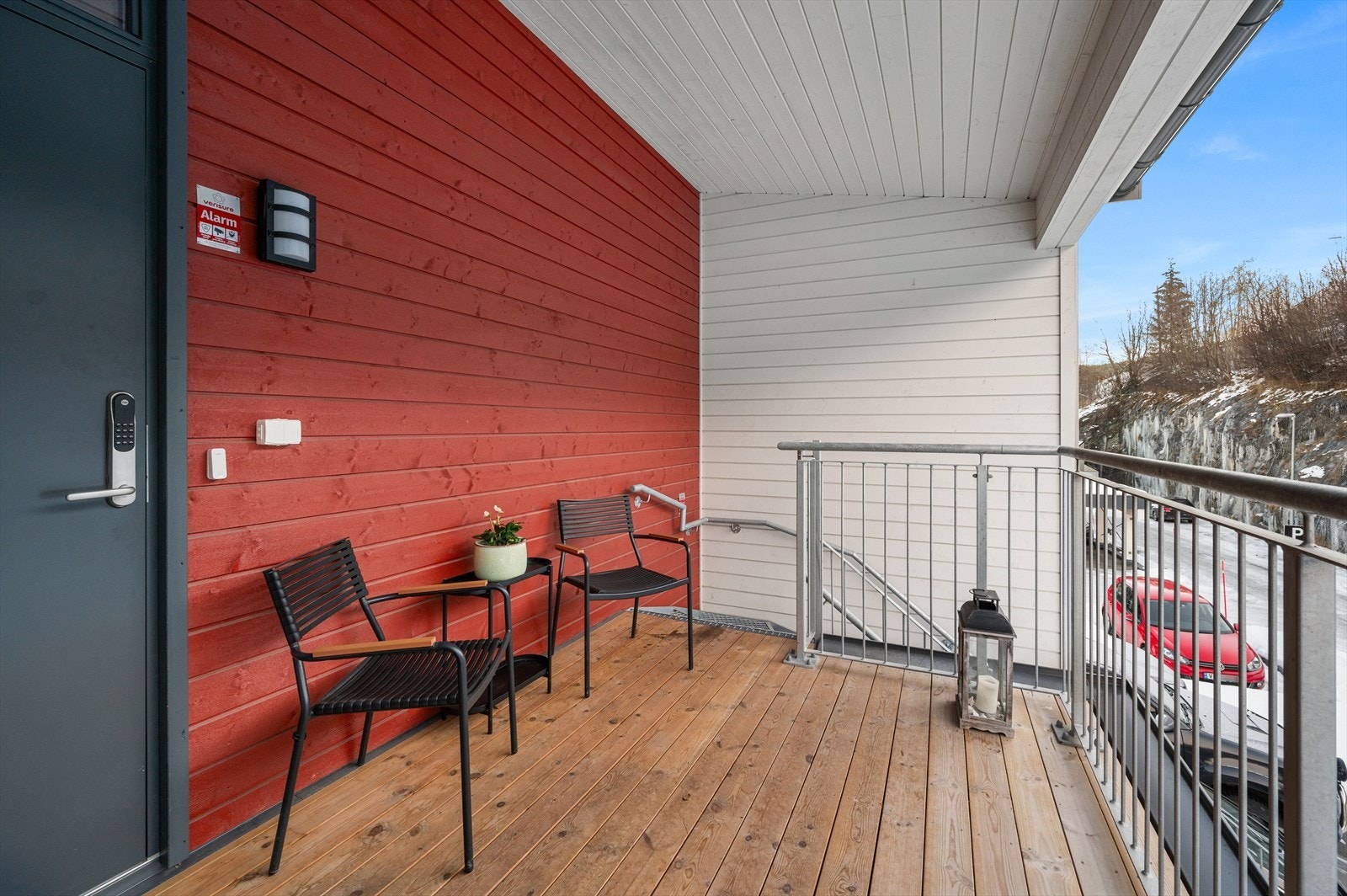 Egen entrè med 8 m² terrasse. Galleribilde