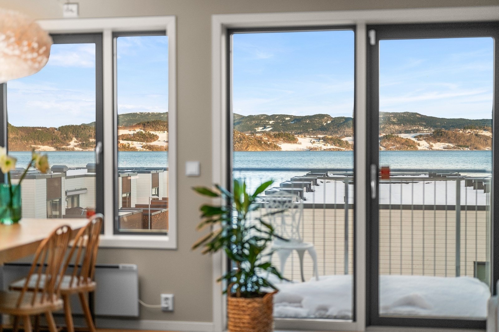 Velkommen til Eliløkken 37! En flott 3-roms selveierleilighet med effektiv planløsning og nydelig utsikt. Galleribilde