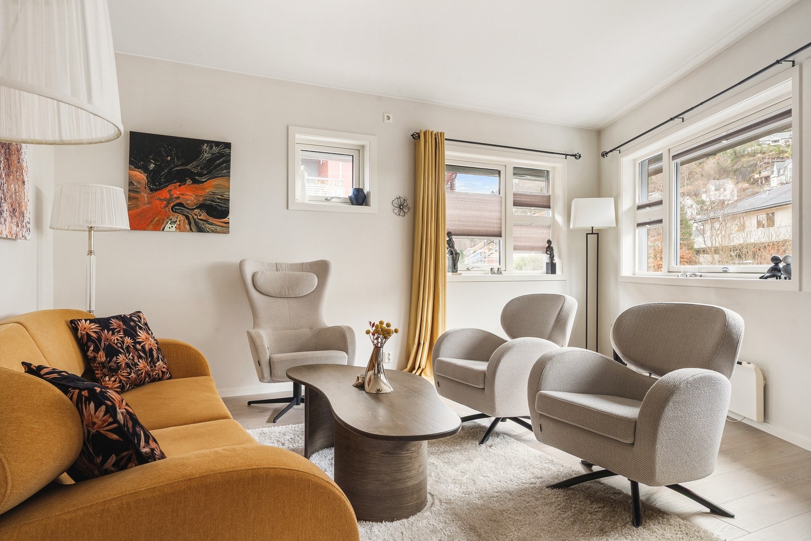 Leiligheten ligger fint til i 3. etasje. Galleribilde