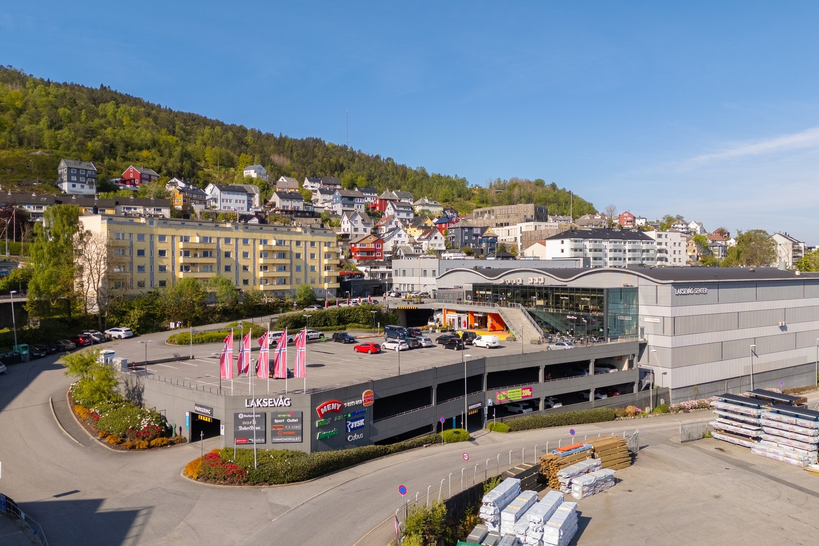 Kun 6 minutters kjøring til Laksevåg senter med godt utvalg butikker og servicetilbud Galleribilde