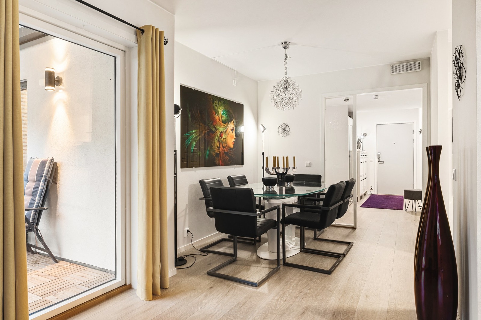 Leiligheten har flott 1-stavs parkettgulv. Galleribilde