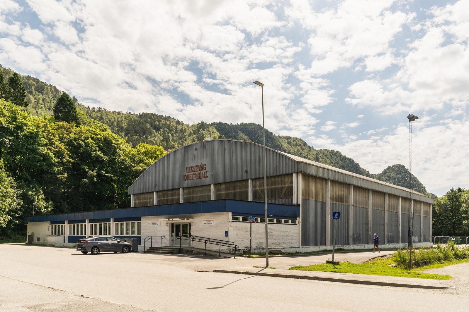 Laksevåg idrettshall ligger rett ved leiligheten. Galleribilde