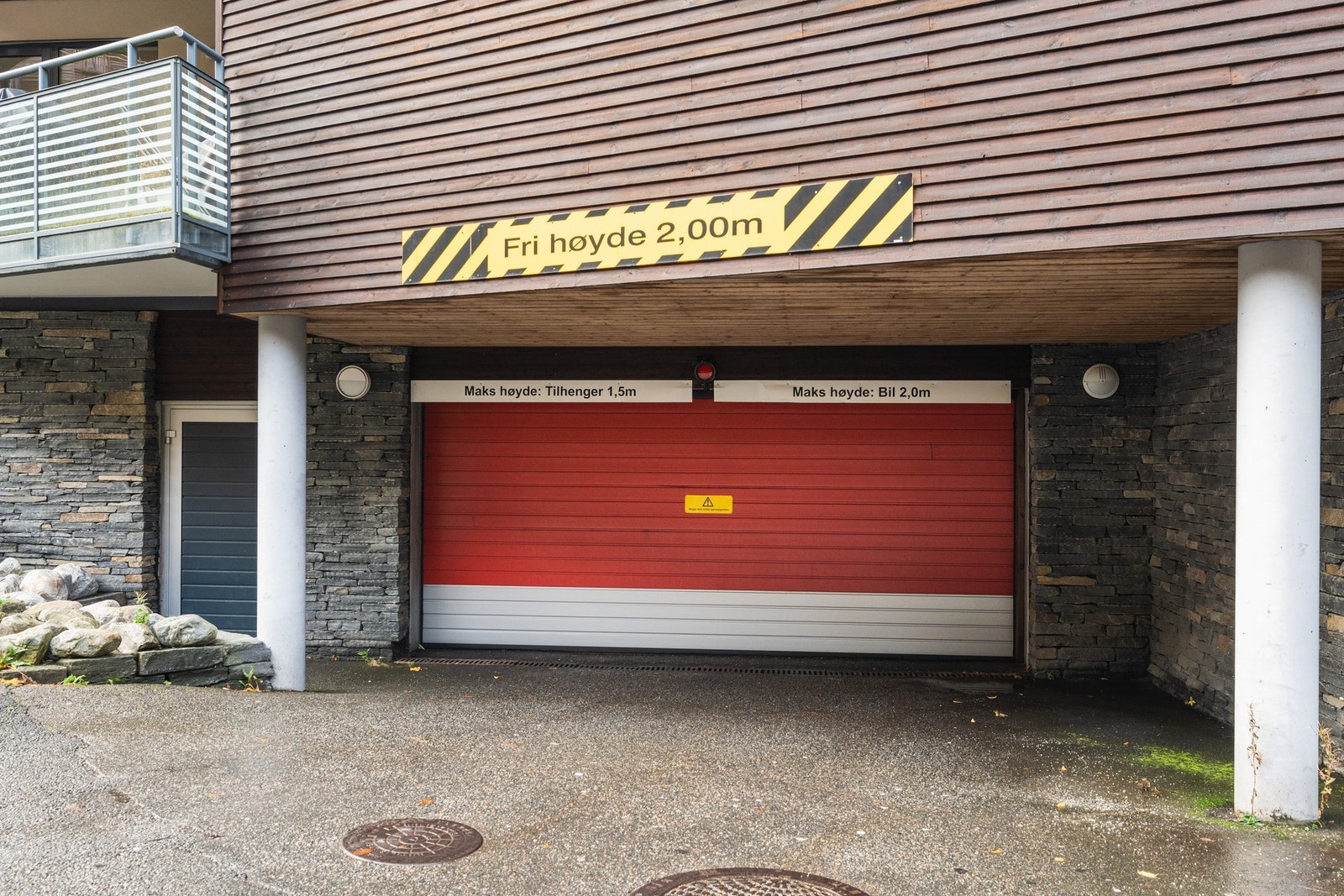 Det er heis fra garasjen og opp til leilighetene. Galleribilde