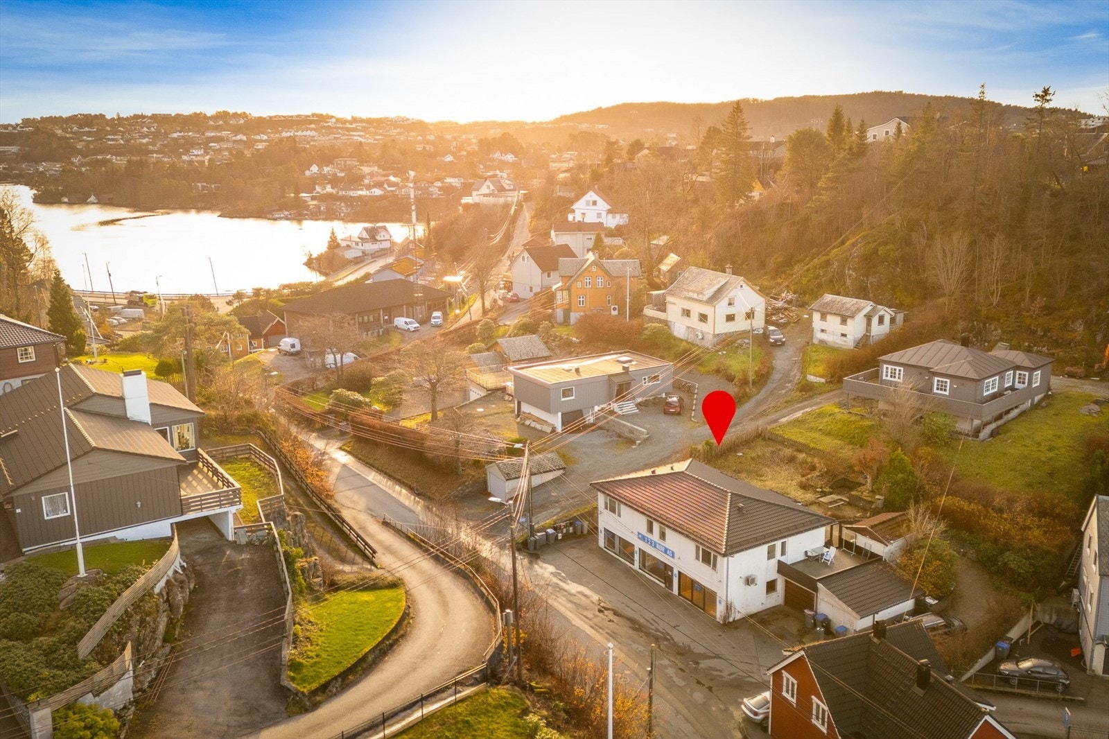 Velkommen til Sælenveien 12, presentert av Tomas Kartvedt v/ EiendomsMegler 1 Næringseiendom