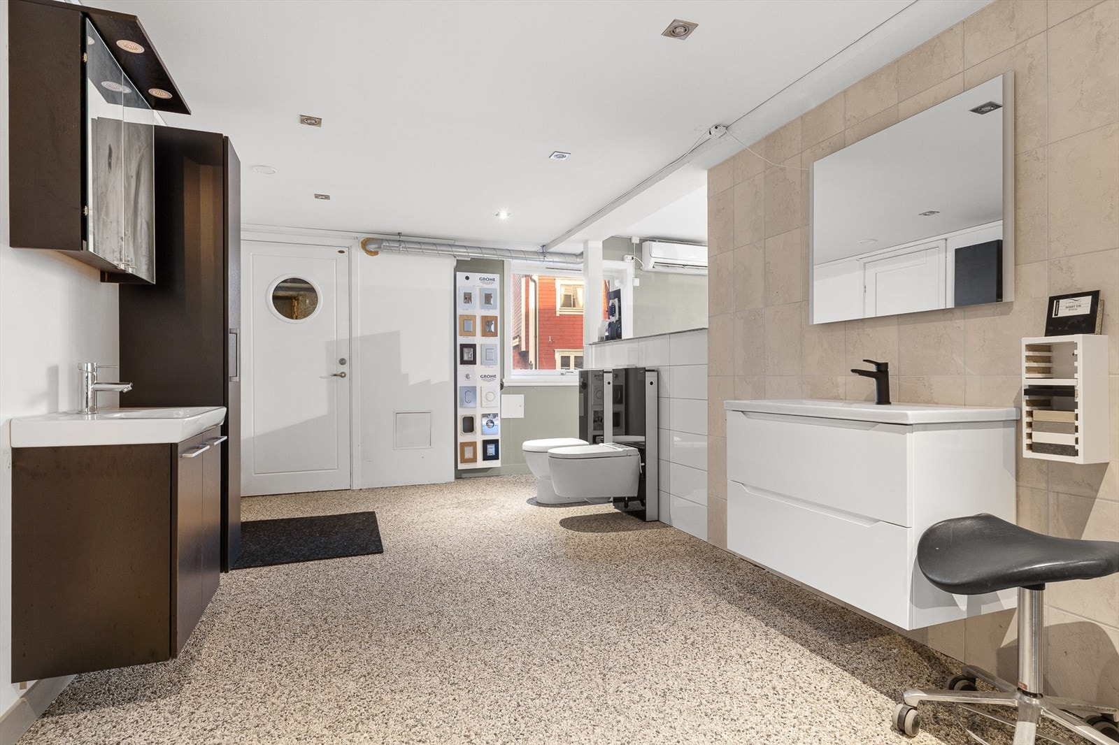 Næringsarealet er i dag benyttet som butikk og kontor