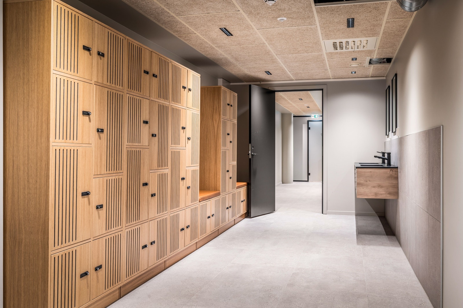 Moderne standard på garderoben tilknyttet treningsrommet. Galleribilde