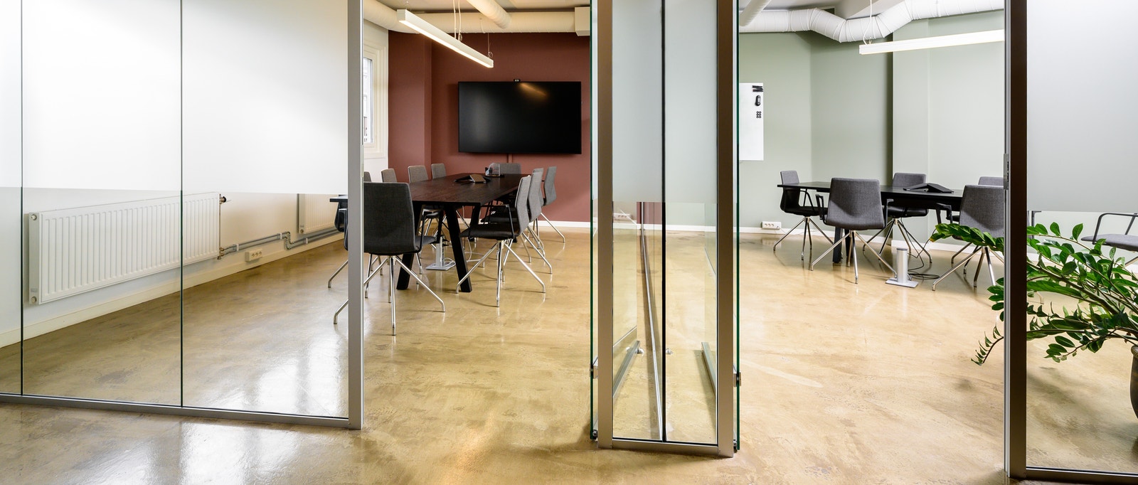 Fine lyse møterom, bilder fra tidligere leietaker Galleribilde