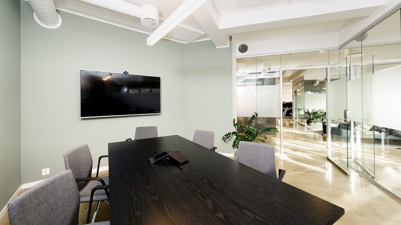 Fine lyse møterom/enkeltkontorer, bilder fra tidligere leietaker Galleribilde