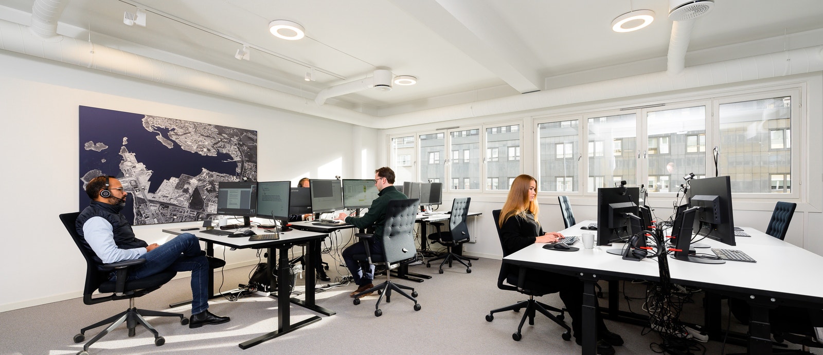 Illustrasjon åpent kontorlandskap. Illustrasjonsbilde Galleribilde