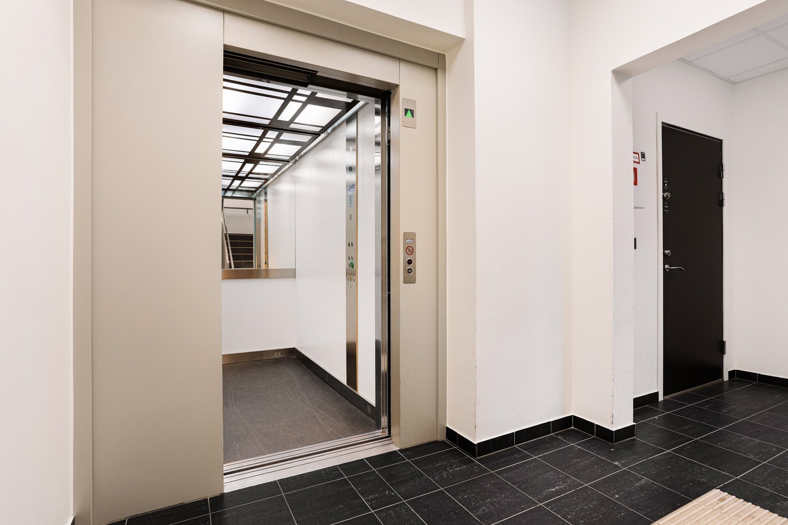 Felles trappegang og heis Galleribilde