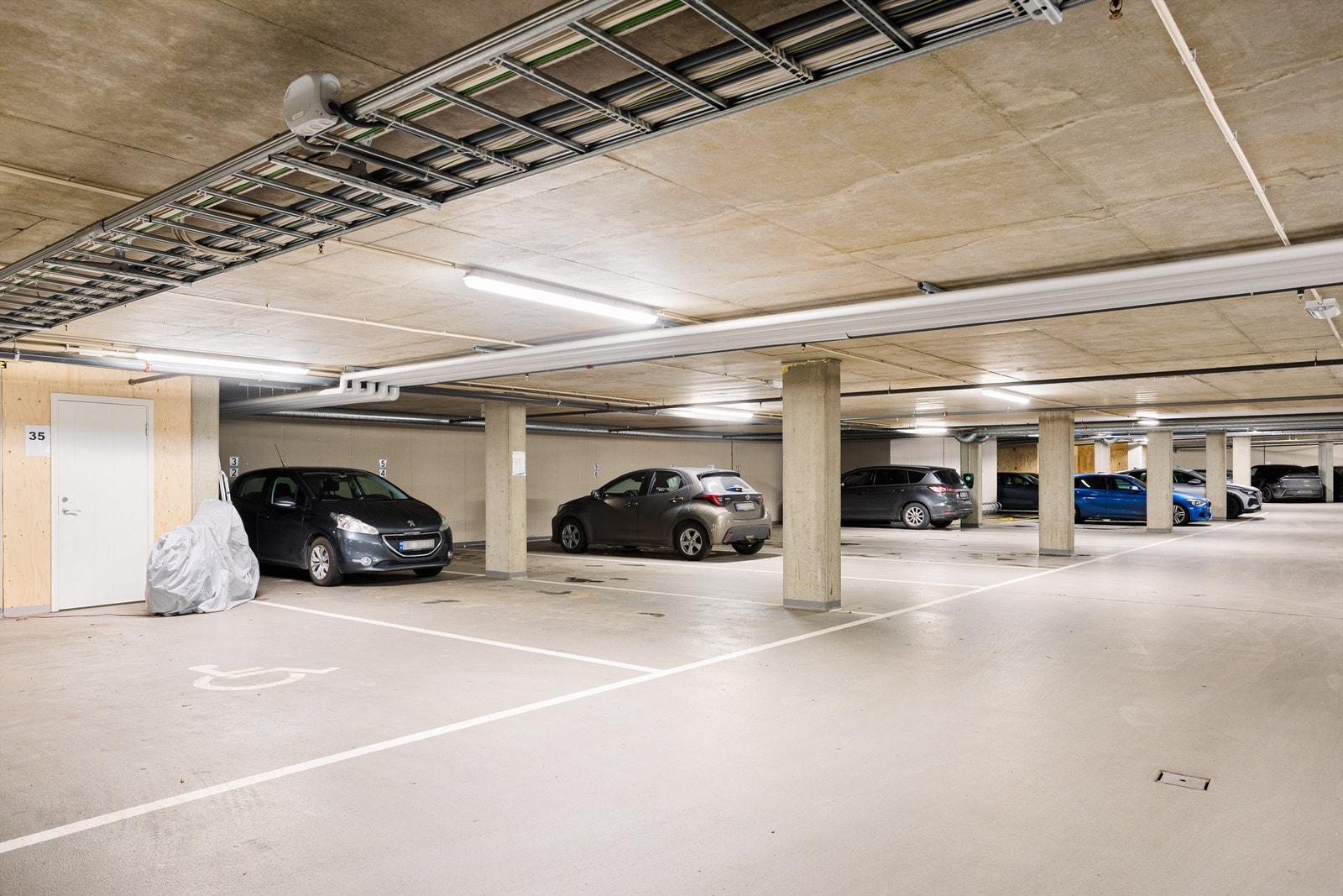 Parkeringskjeller - mulighet for leie av plasser til ansatte Galleribilde