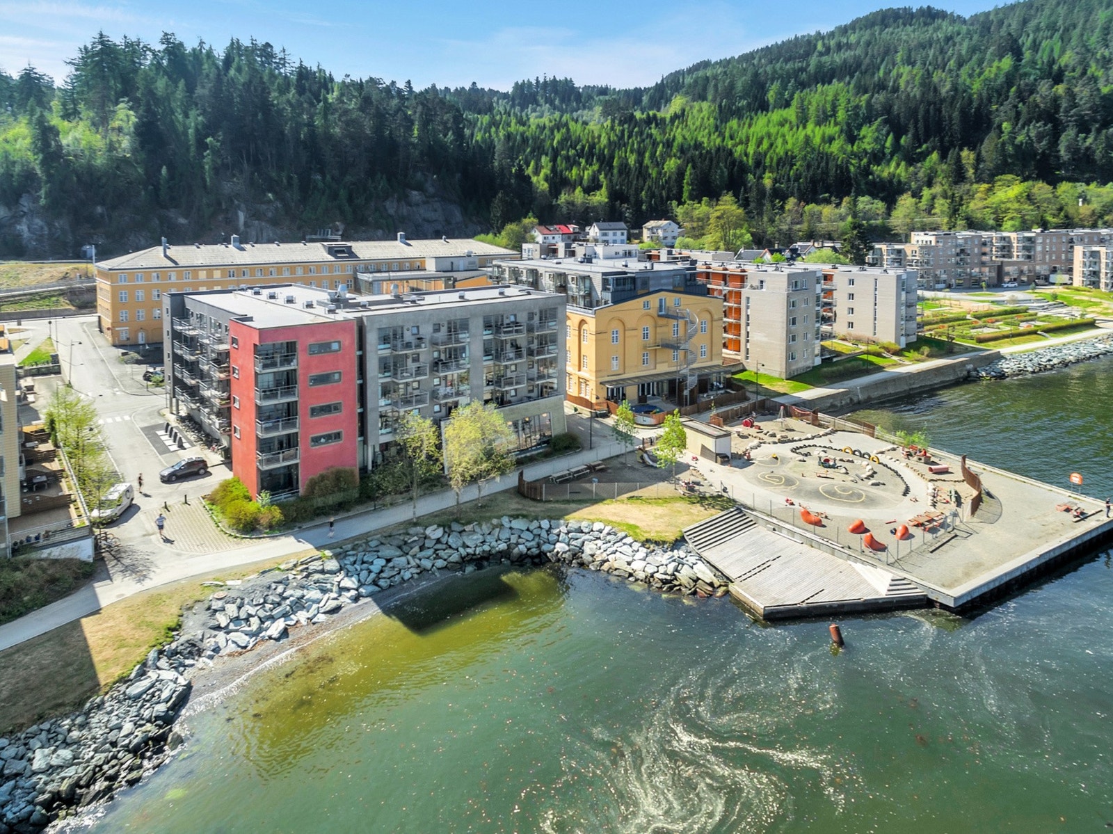 Pent opparbeidede uteområder på og omkring eiendommen Galleribilde