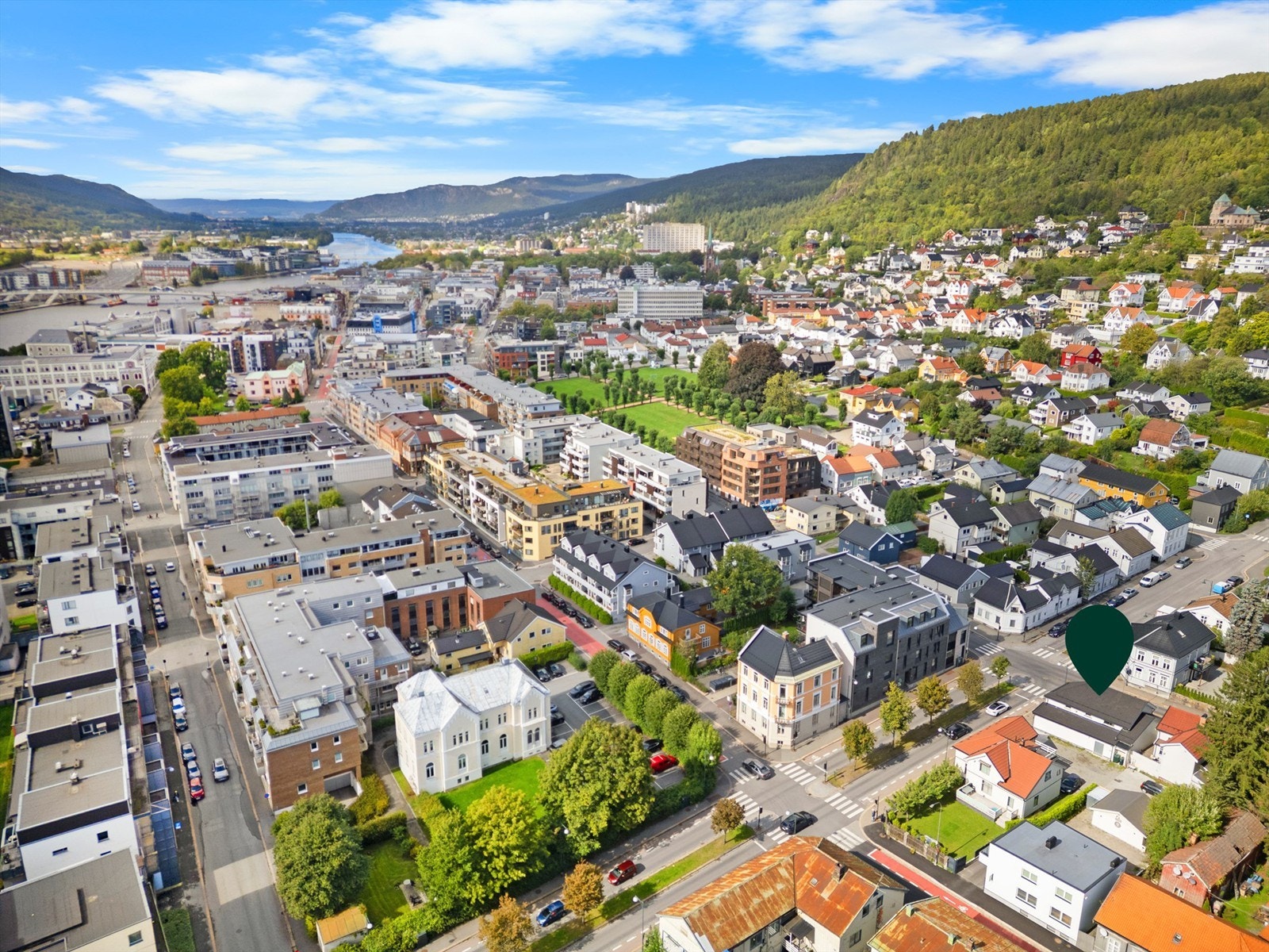 Sentralt beliggende i et område som har mye å tilby og et rikt tilbud av service- og underholdningstilbud. Foto: Ole Thorgeir Solheim Thoresen Galleribilde