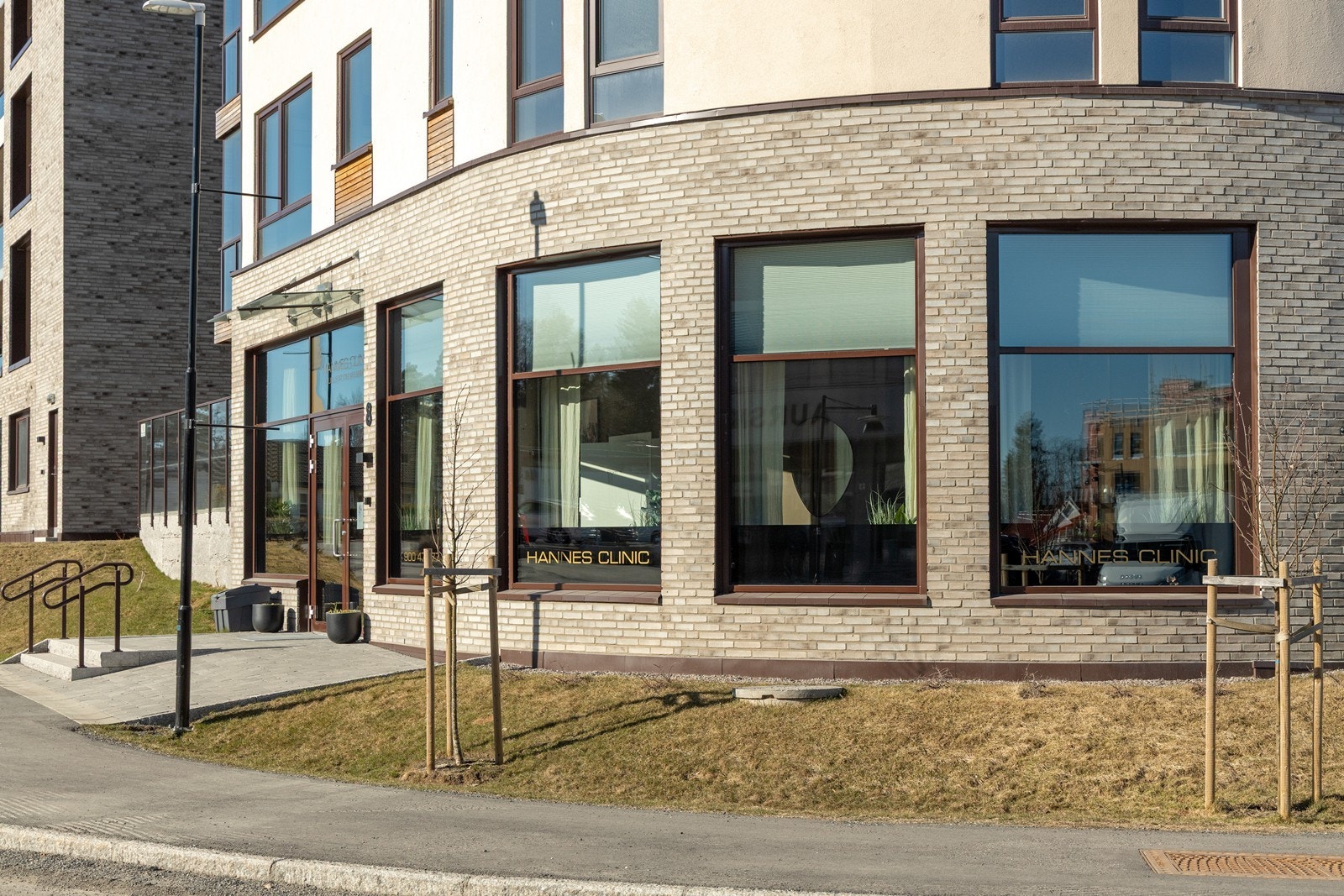 Lokalet har en fin beliggenhet på hjørnet av bygget. Galleribilde