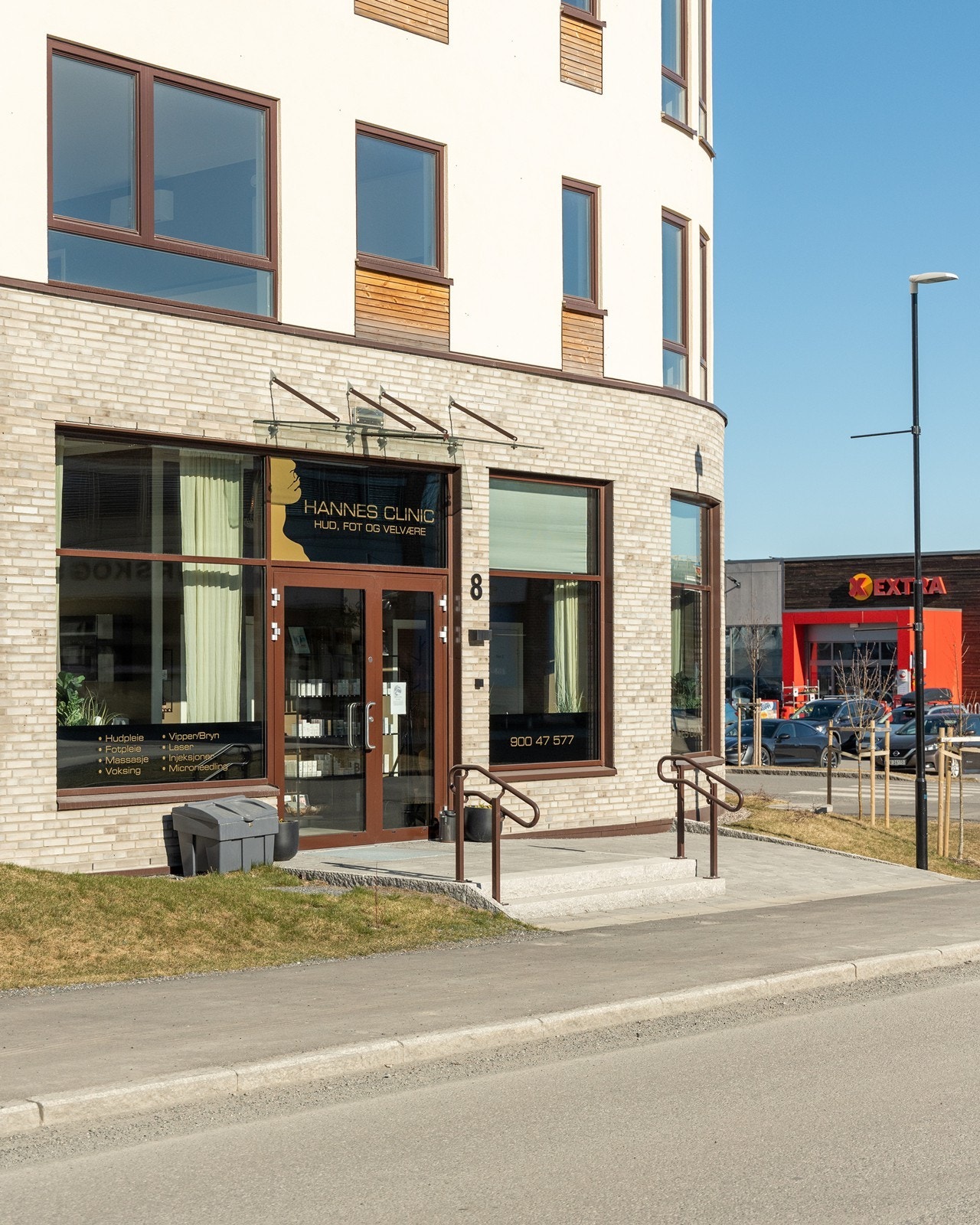 Moderne næringslokale på gateplan, med parkering, store vinduer og god standard fra 2023. Galleribilde