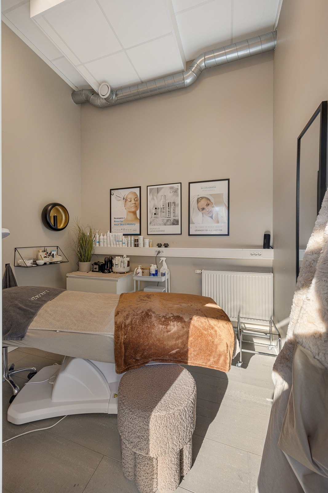 Behandlingsrommene er holdt i lyse og moderne farger. Galleribilde