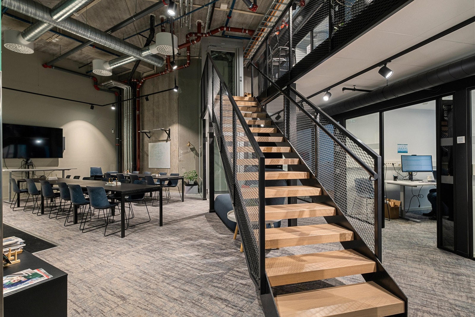 Stilige lokaler med god takhøyde og et tøft industrielt preg. Galleribilde