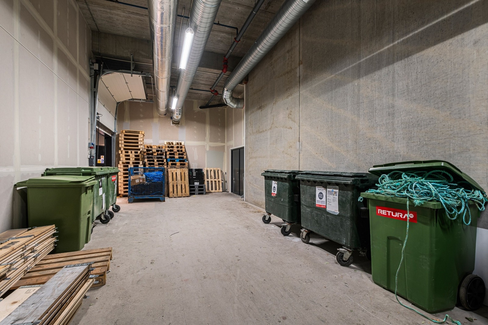 Begge areal har adkomst til/fra varemottaket. Galleribilde