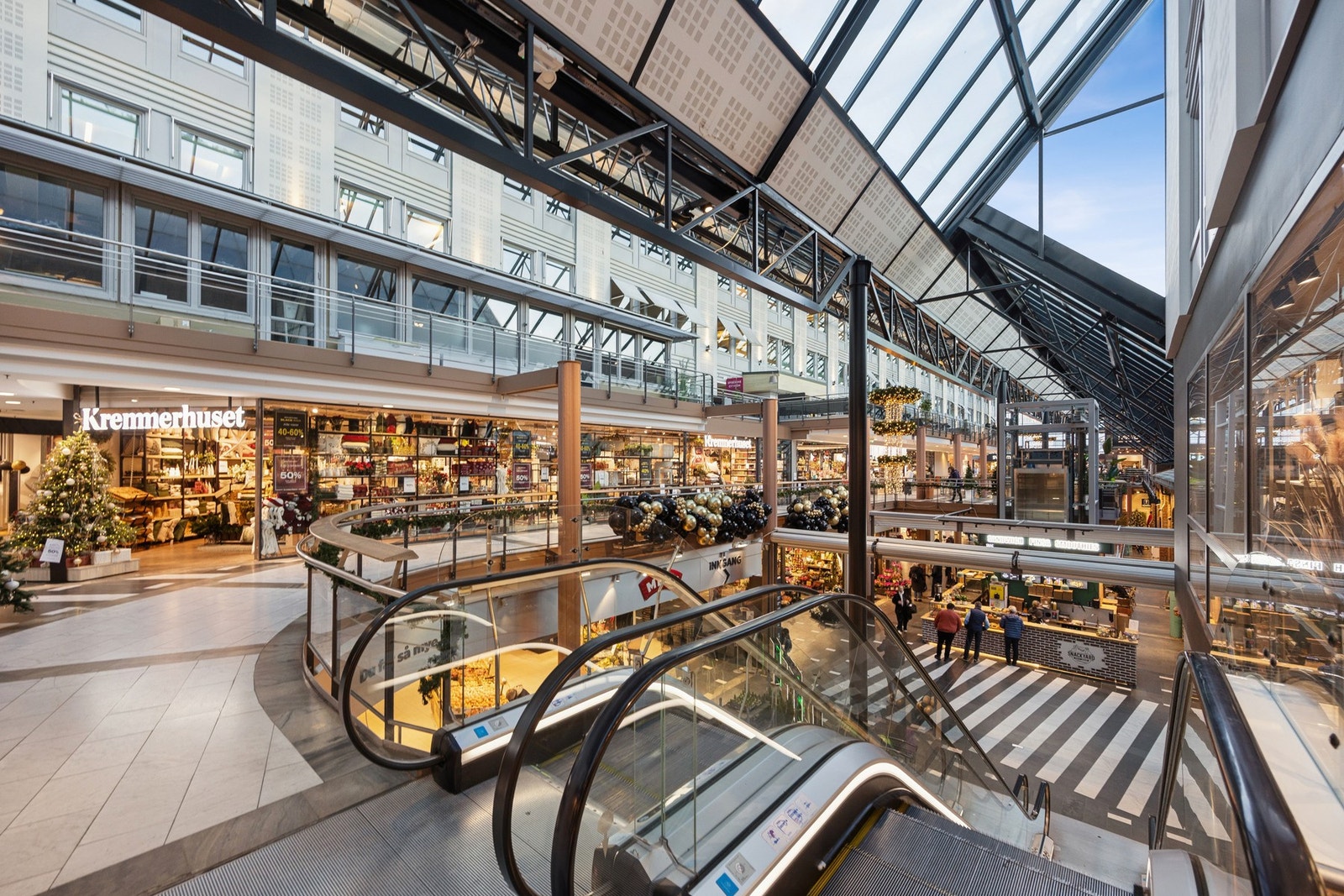 Lively og moderne bymiljø med både arbeidsplasser, handel og bolig i umiddelbar nærhet. Galleribilde