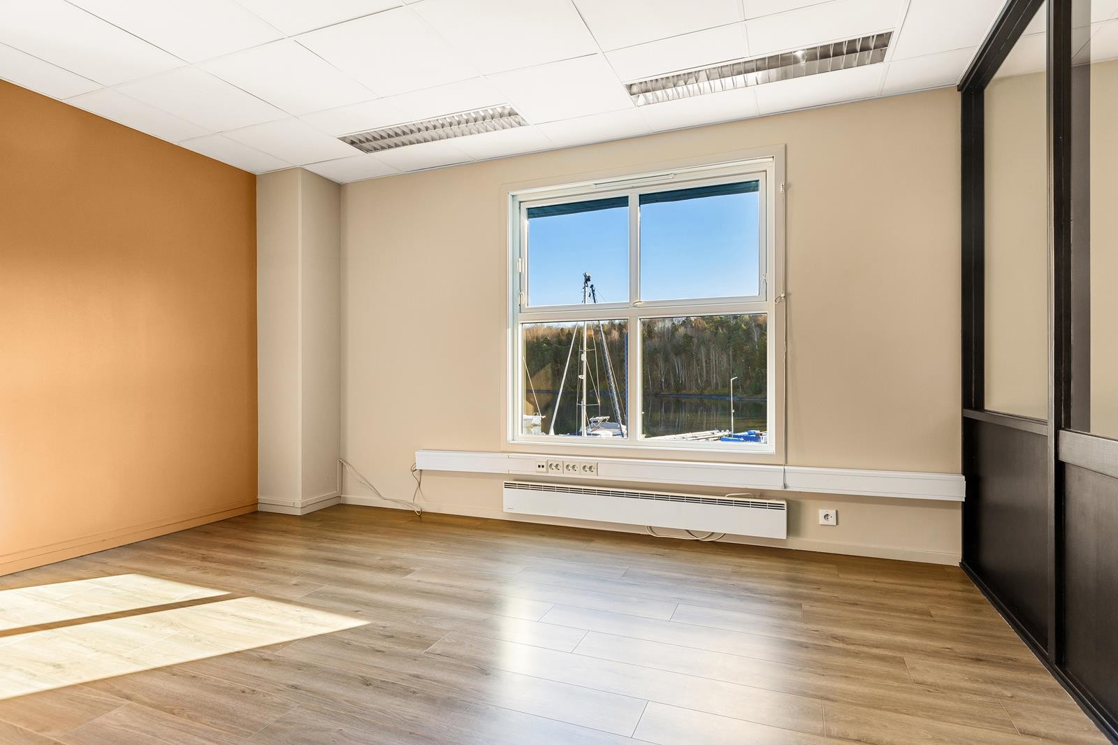 Flere av cellekontorene vender ut mot marinaen Galleribilde