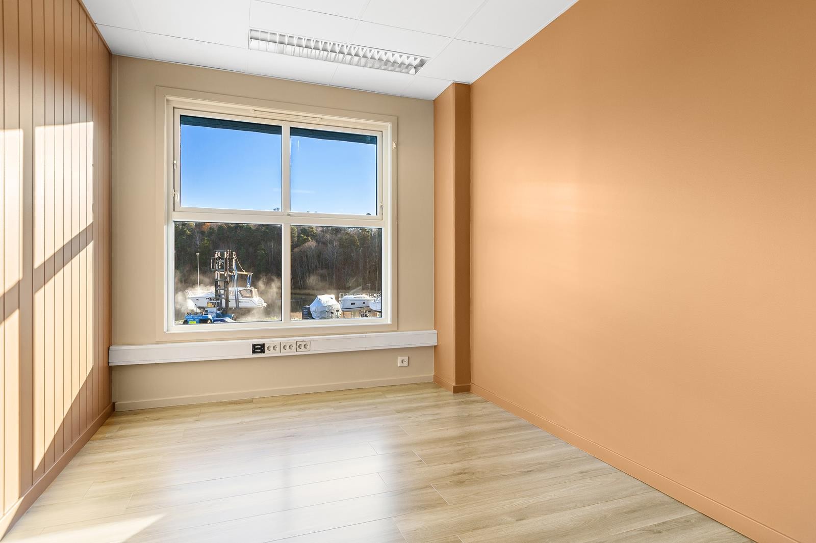 Cellekontorer i ulike størrelser. Nymalte vegger og nytt gulvbelegg Galleribilde