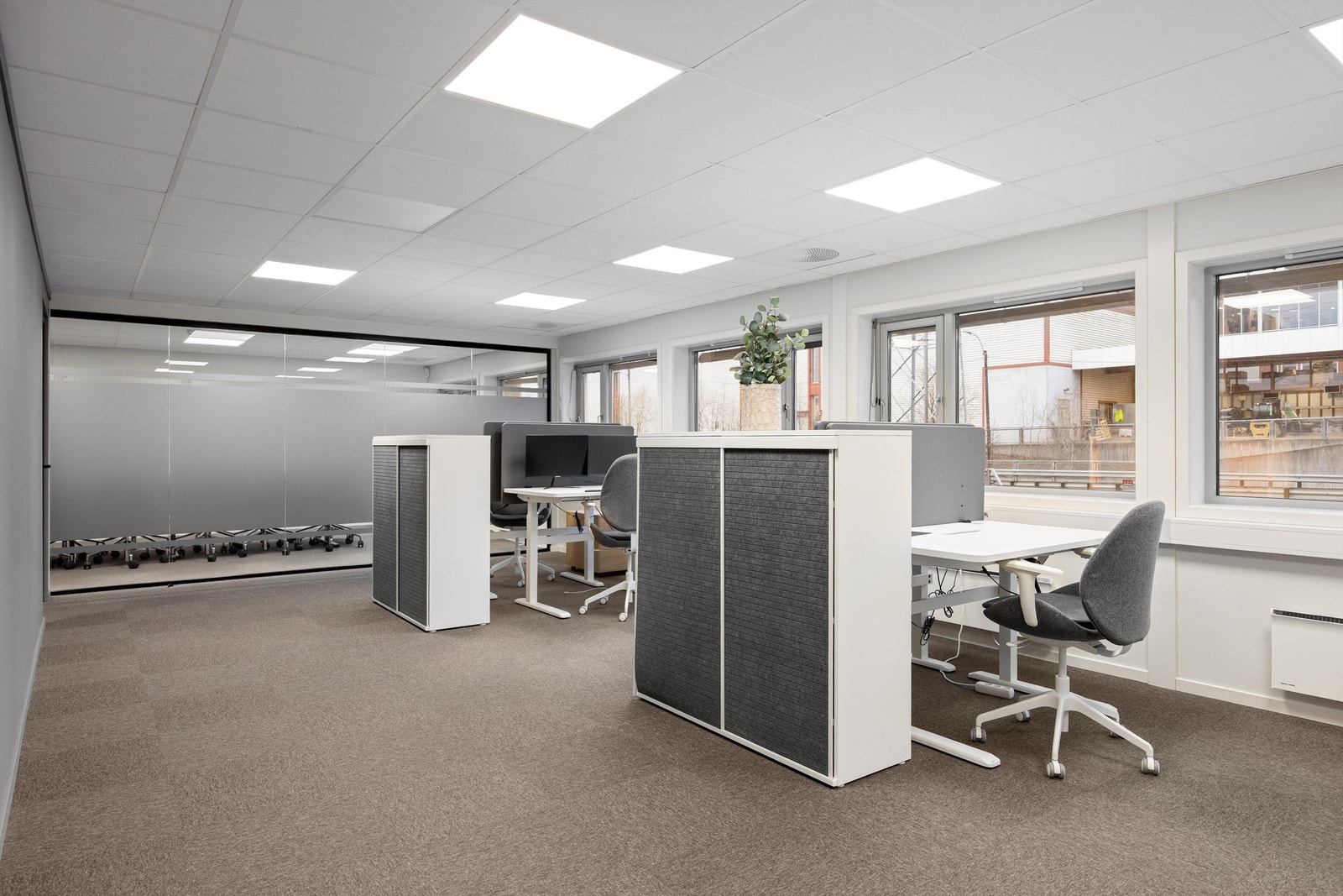 Lyse og moderne kontorlokaler med høy standard med god beliggenhet på Kjeller Galleribilde