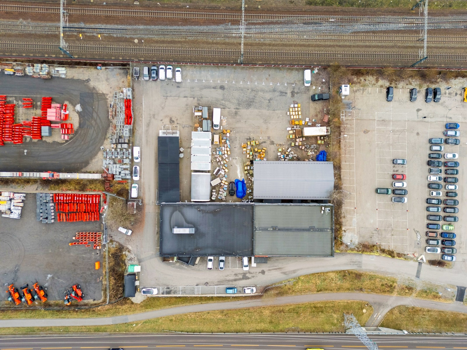 Det er meget gode parkeringsmuligheter på tomten Galleribilde