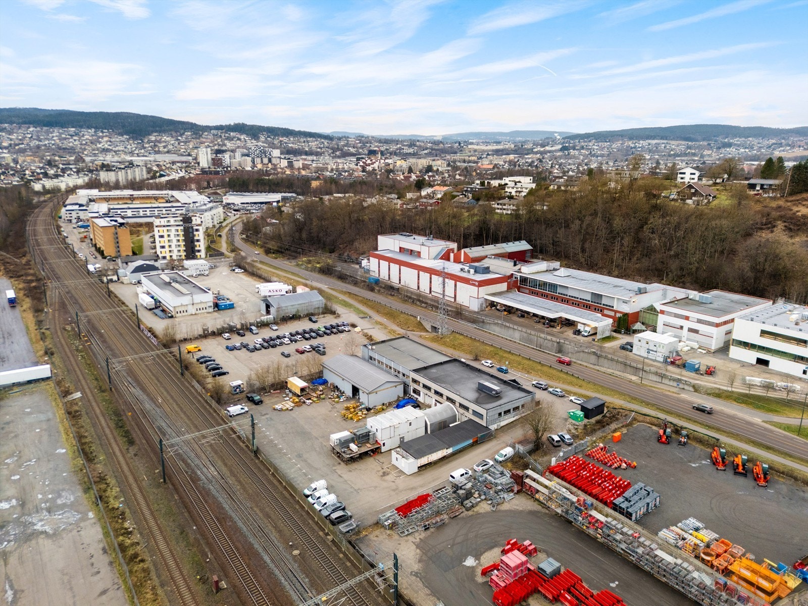 I bakgrunnen ser man Lillestrøm by Galleribilde