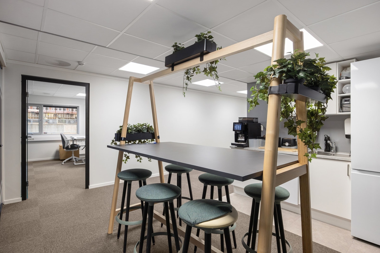 Lyse og moderne lokaler beliggende i Rolf Olsens vei 28 på Kjeller Galleribilde