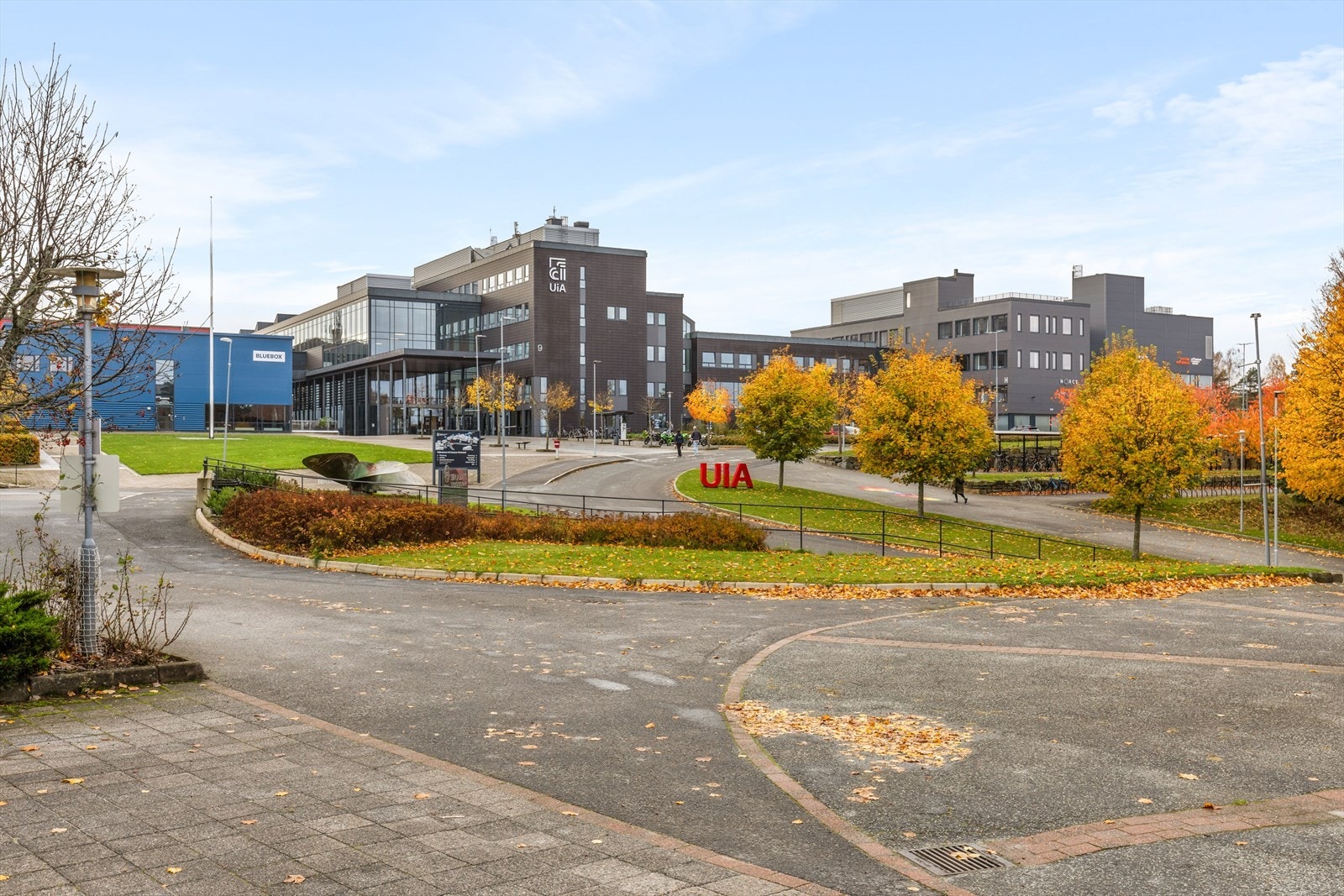 003_Området huser et stort antall næringsdrivende,- både innen privat og offentlig sektor..jpg Galleribilde