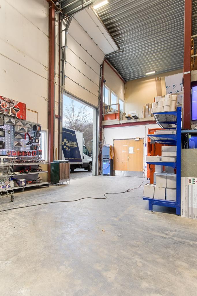 Lager med kjørerport Galleribilde