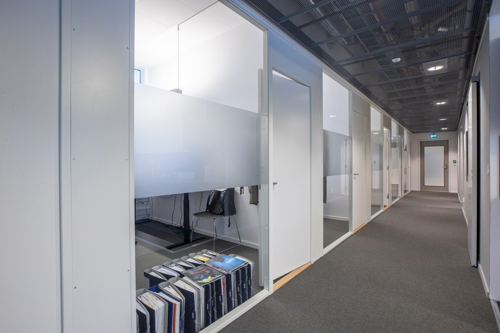 Eksempel på inndeling med cellekontorer fra annet lokale i bygget. Galleribilde