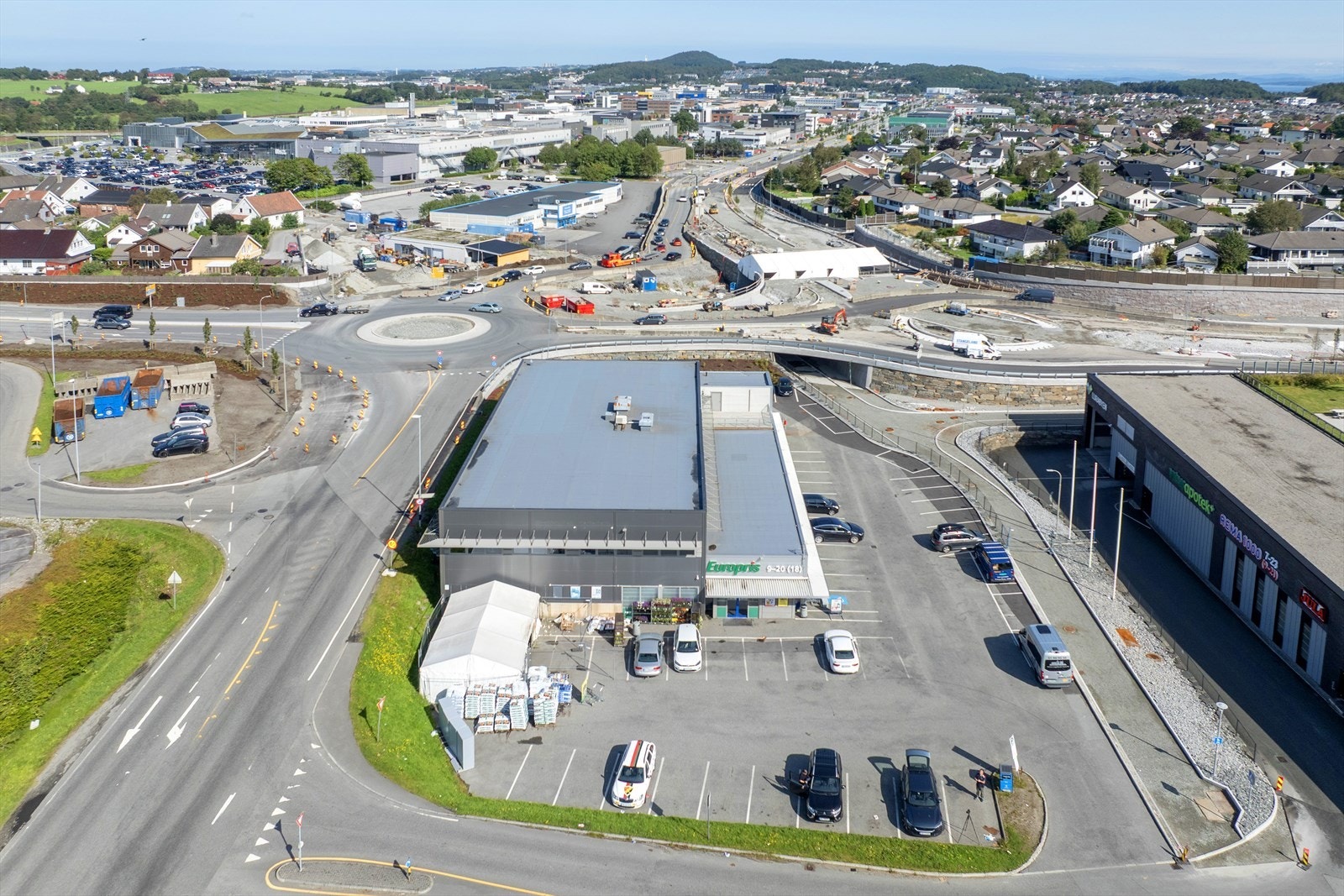Attraktiv beliggenhet nær sentrum med enkel tilgang til butikker og transport. Moderne infrastruktur og attraktivt nabolag. Galleribilde