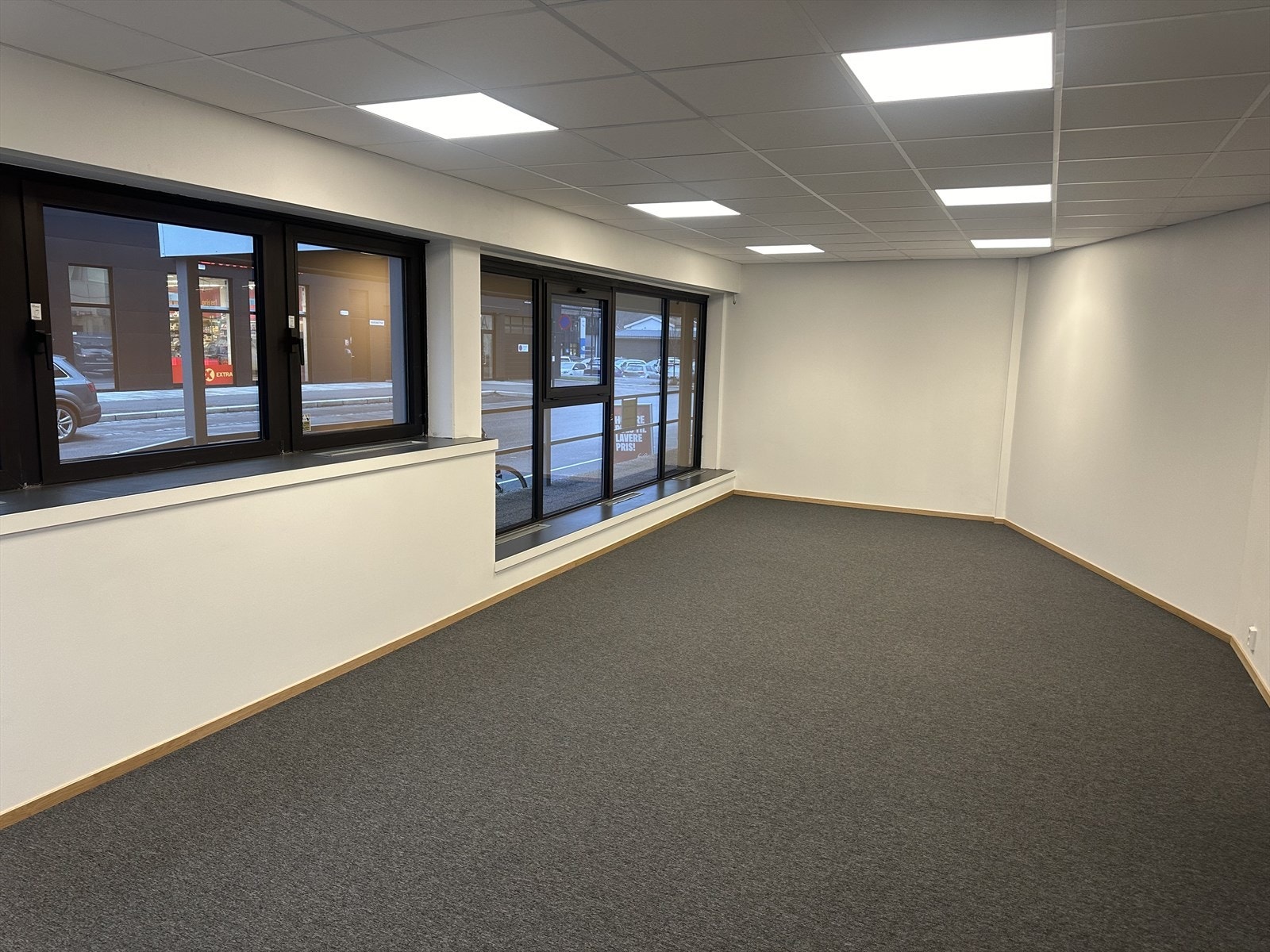 45 kvm separat showroom/kontor i 1. etg. Hjørneeksponering! Galleribilde