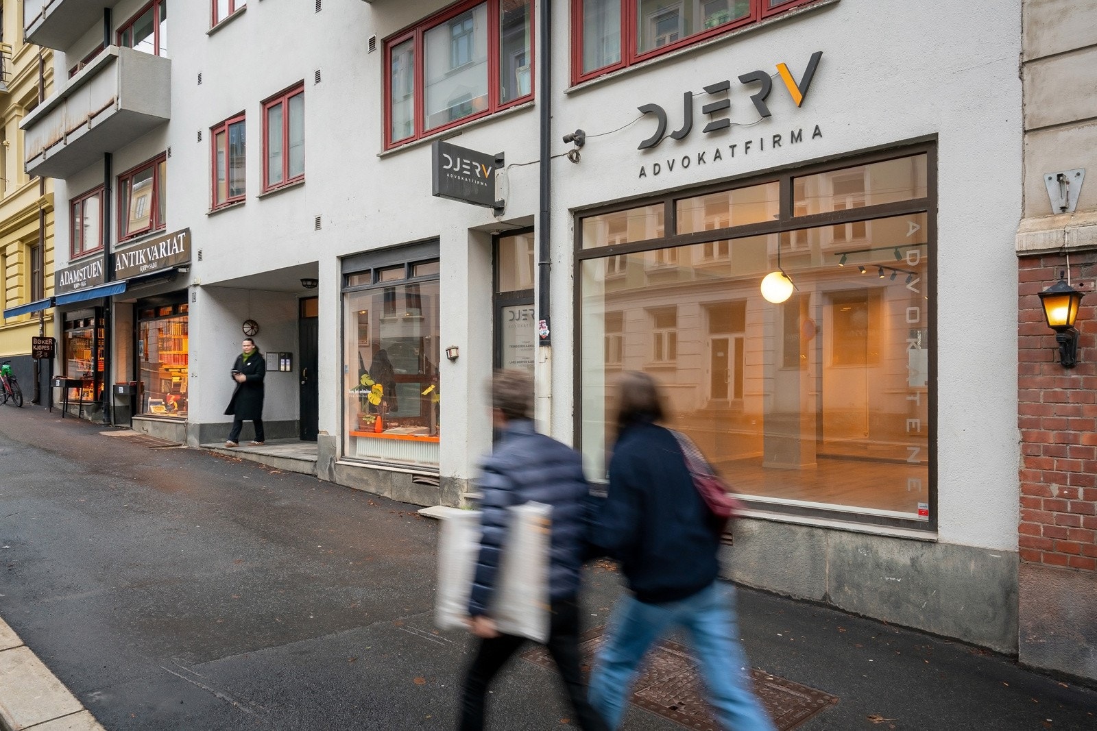 Sentralt og svært etterspurt på Bislett/Adamstuen, og det er buss- og trikkeholdeplass rett ved. Galleribilde