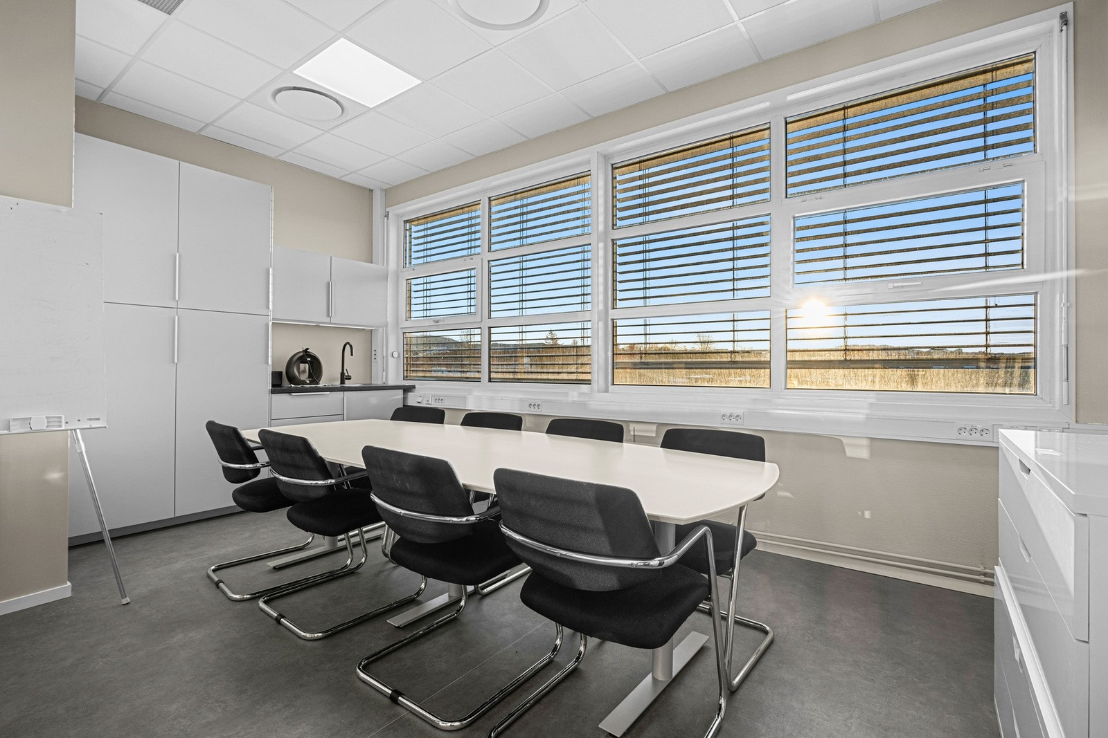 Ekstra spiserom med praktisk tekjøkken. Galleribilde