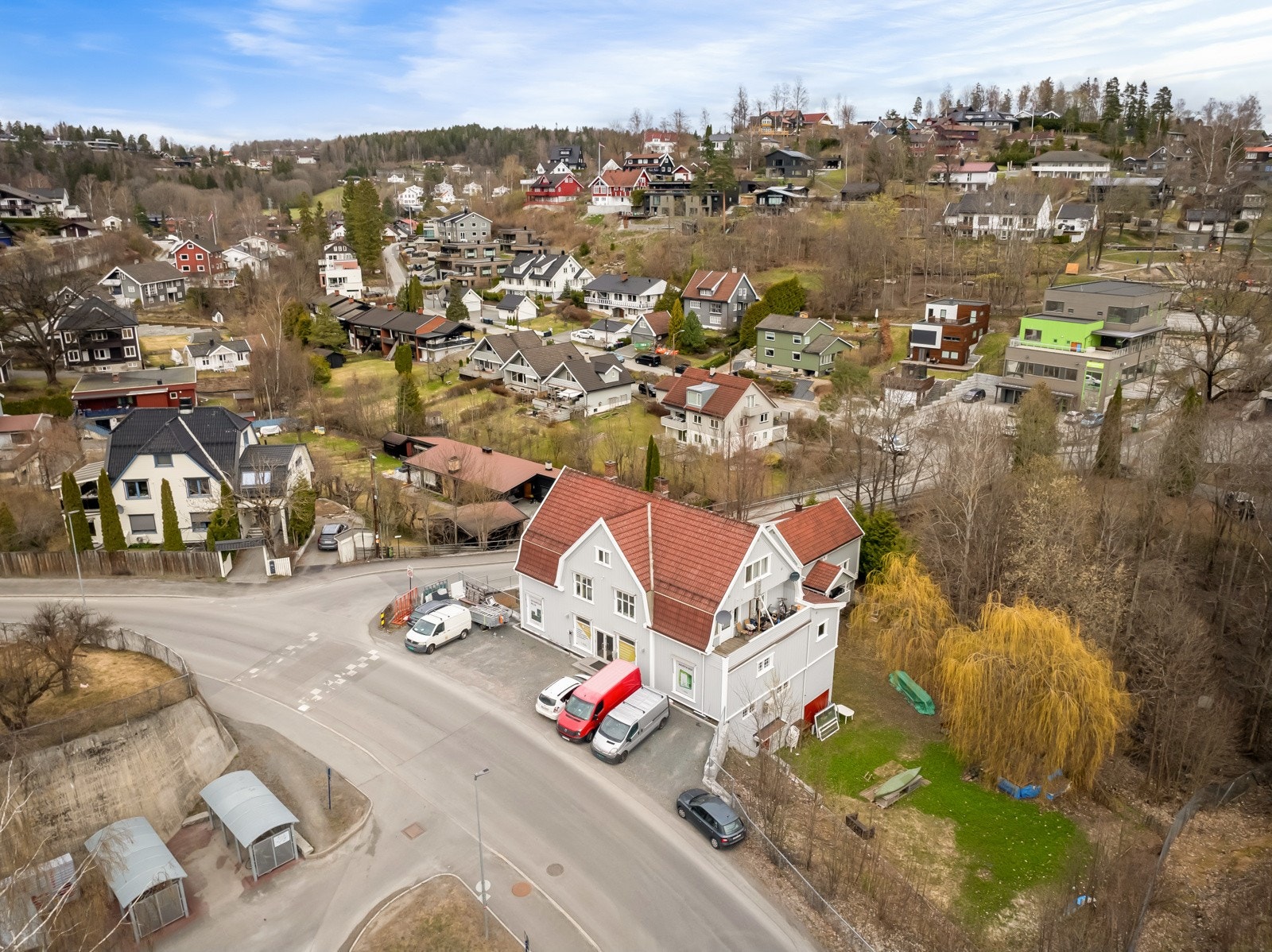 Felles tomt på 1860 kvm iht. til innsendte seksjoneringsbegjæring. Galleribilde