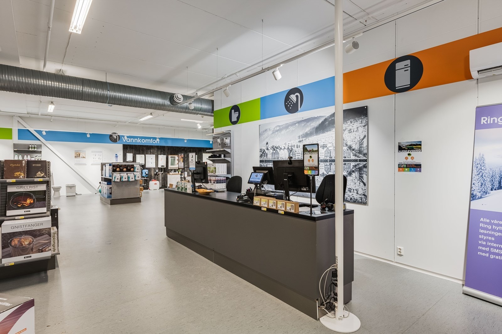 Effektivt handelslokale med ca. 3,5 meter takhøyde. Galleribilde