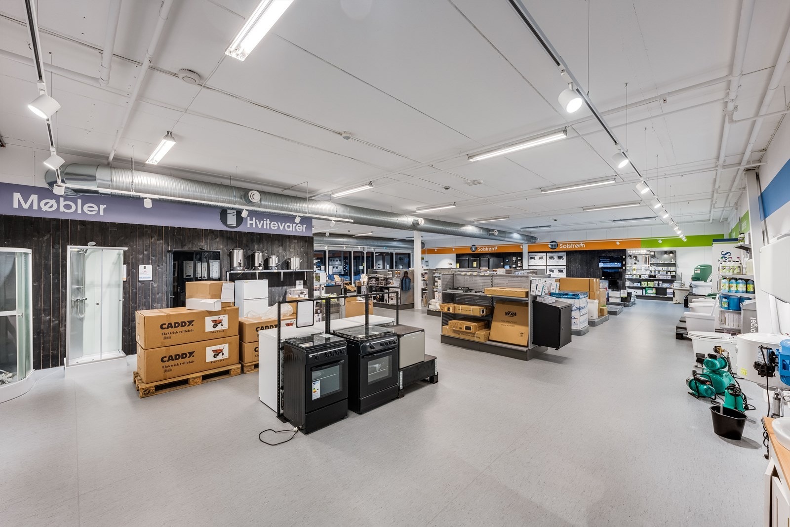 Effektivt handelslokale med ca. 3,5 meter takhøyde. Galleribilde