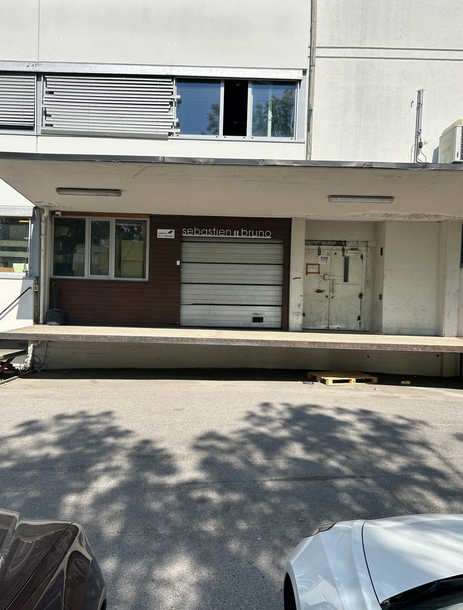 Kjøreport med vareheis Galleribilde