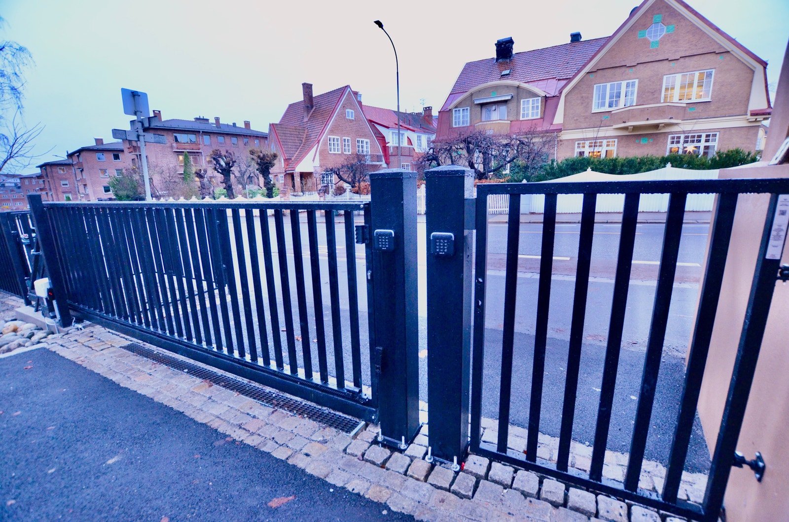 Automatisk port med adgangskontroll Galleribilde