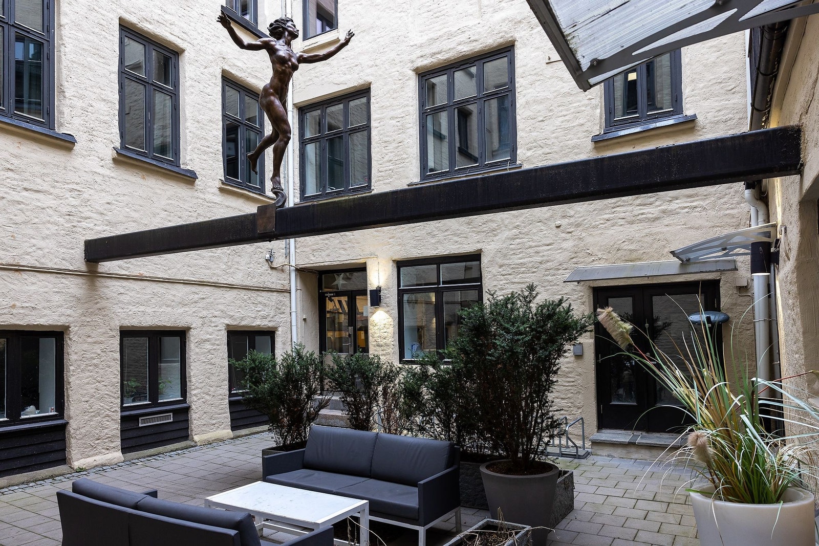 Dronningens gate 8B - Bakgård Galleribilde