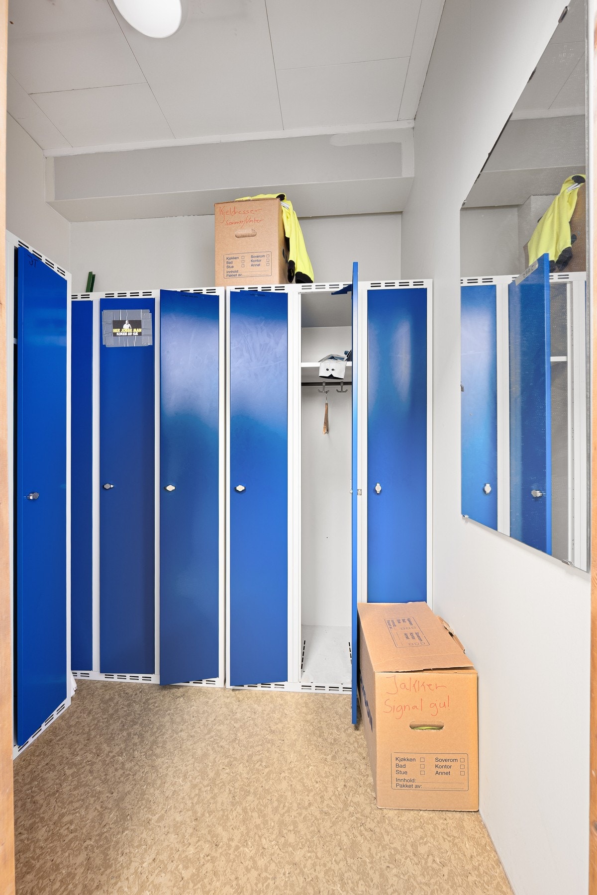 Garderobe Galleribilde