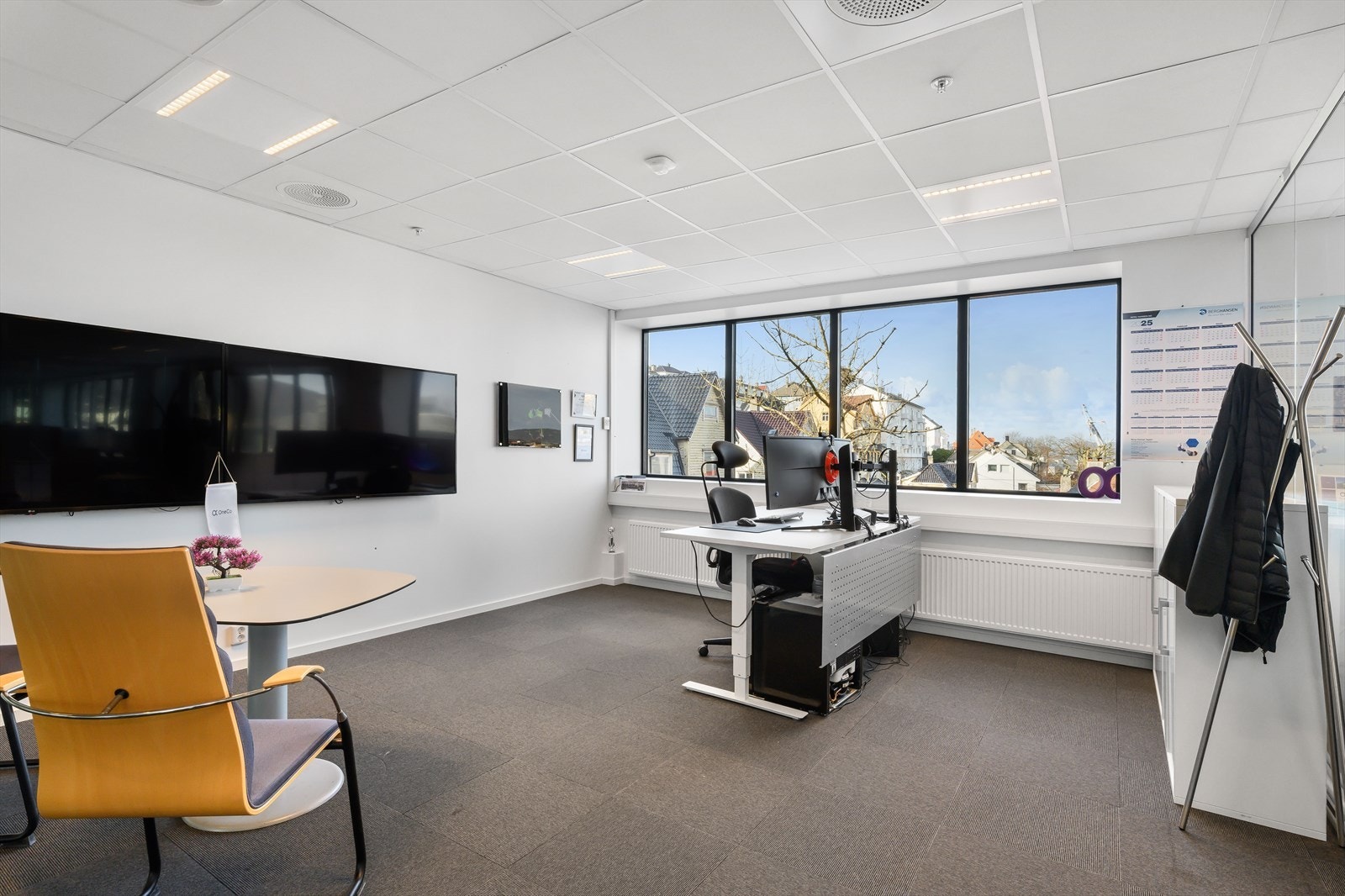 Kombinasjon mellom standard cellekontor, store cellekontor og landskap Galleribilde